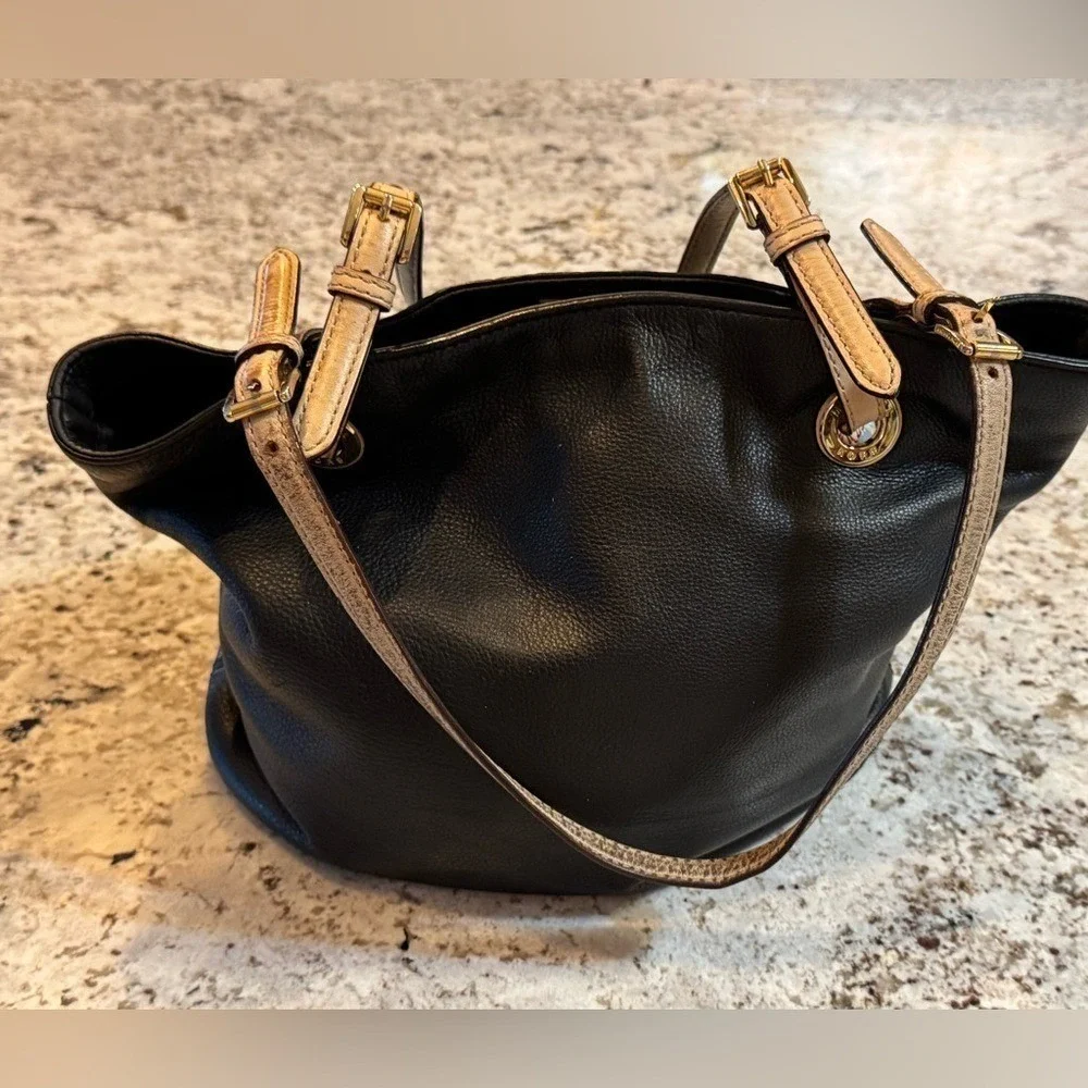 Michael Kors Elegant Black Leather‎ Tote Bag